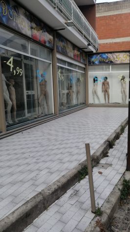 negozio in affitto a Trentola Ducenta