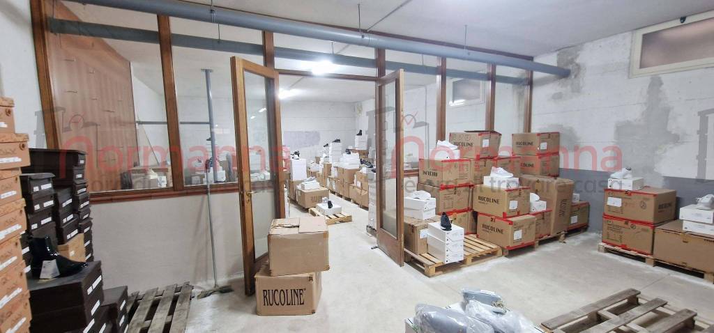 locale commerciale in affitto a Trentola Ducenta