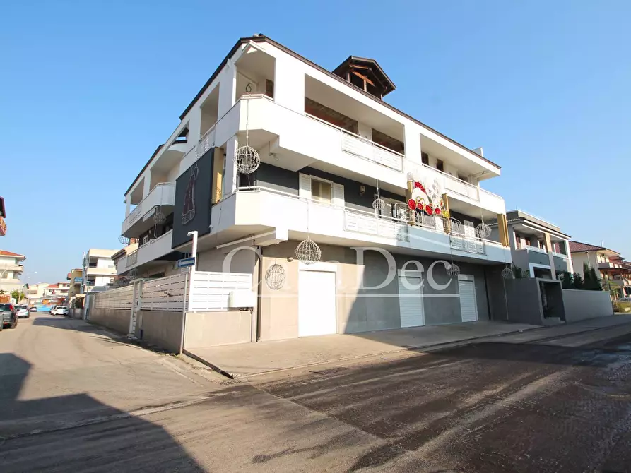 negozio in affitto a Trentola Ducenta