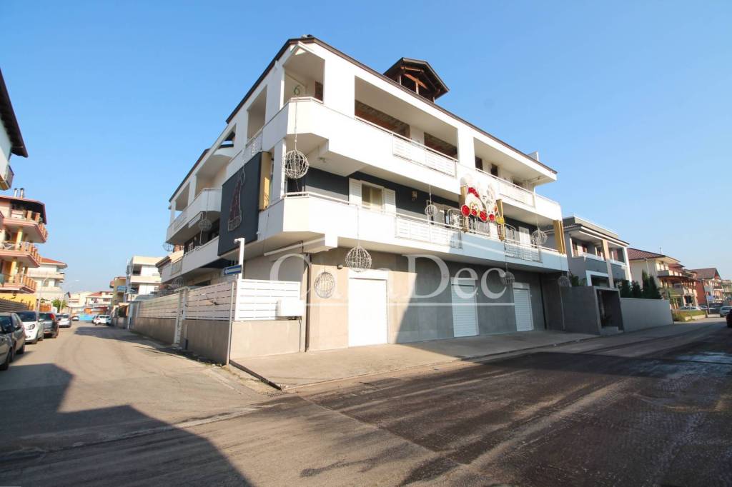 negozio in affitto a Trentola Ducenta