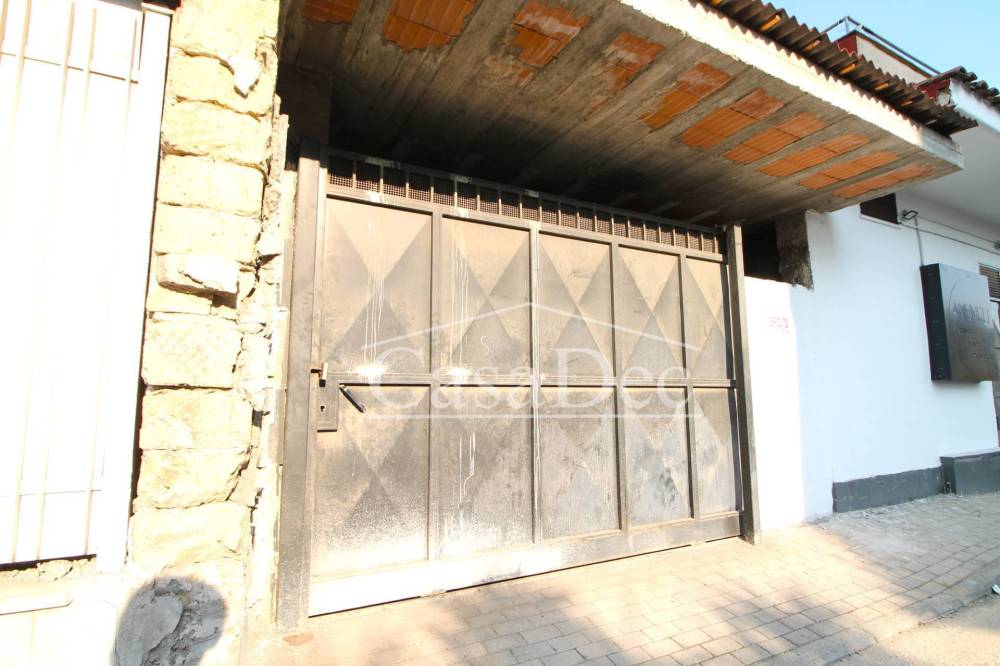 negozio in affitto a Trentola Ducenta