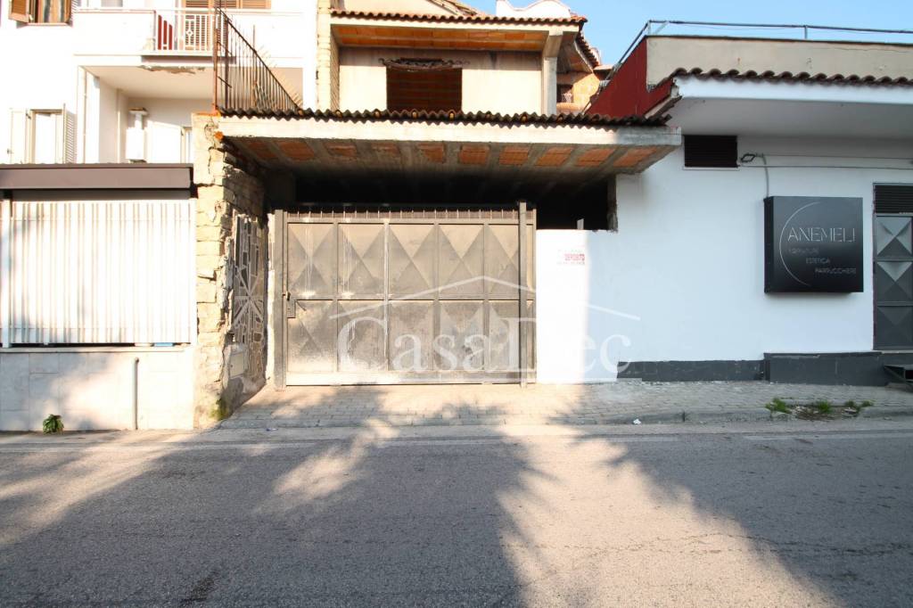 locale commerciale in affitto a Trentola Ducenta