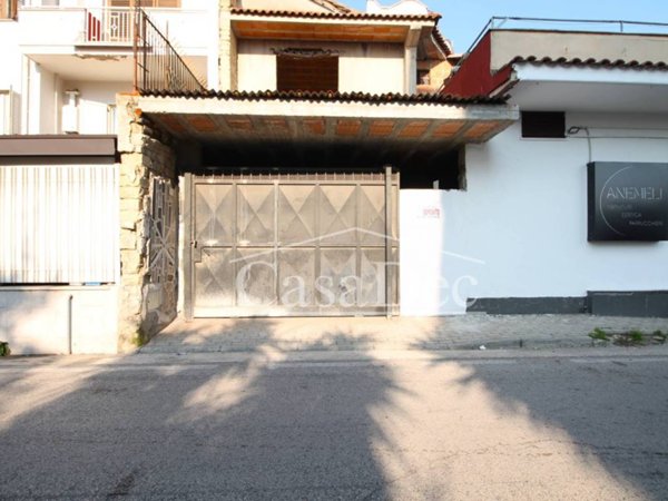 locale commerciale in affitto a Trentola Ducenta