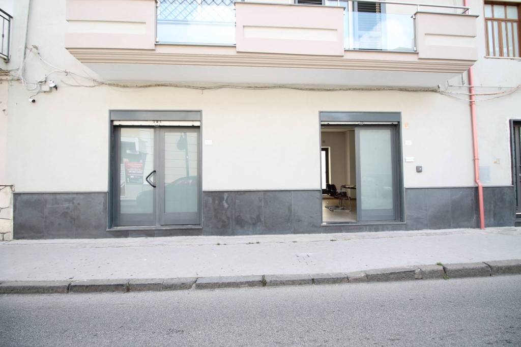 negozio in affitto a Trentola Ducenta