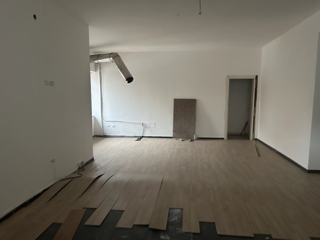 locale commerciale in affitto a Trentola Ducenta