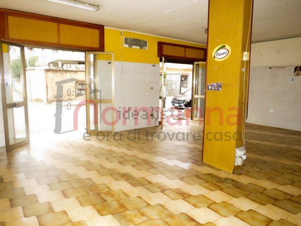 locale commerciale in affitto a Trentola Ducenta