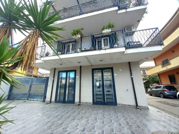 negozio in affitto a Trentola Ducenta