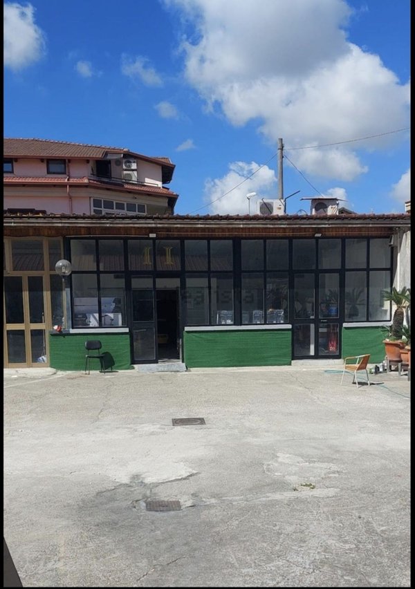 locale commerciale in affitto a Trentola Ducenta