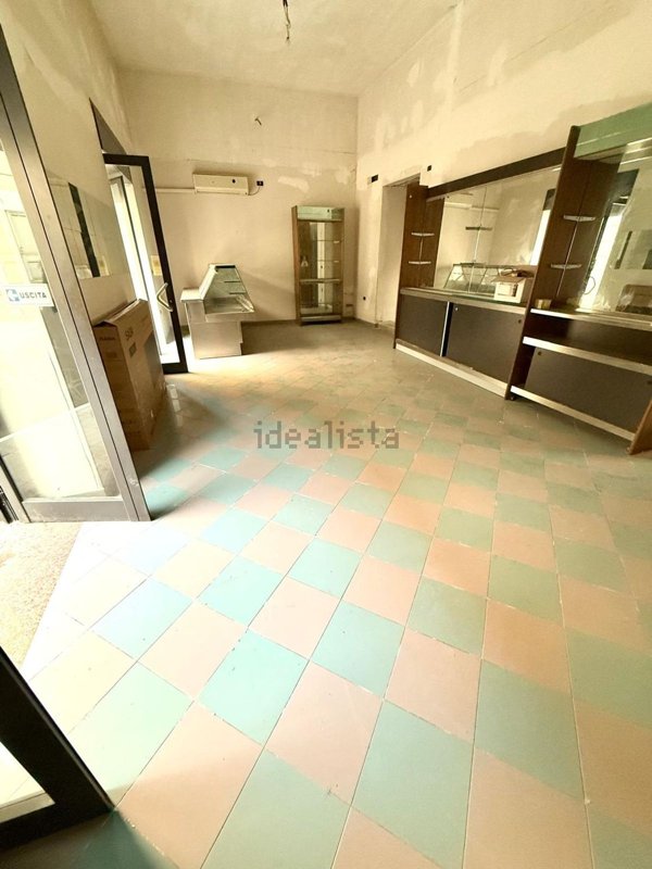 locale commerciale in affitto a Trentola Ducenta