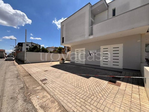 negozio in affitto a Trentola Ducenta