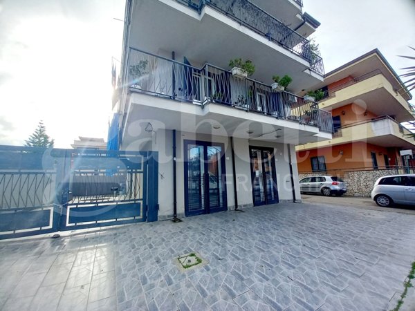 locale commerciale in affitto a Trentola Ducenta