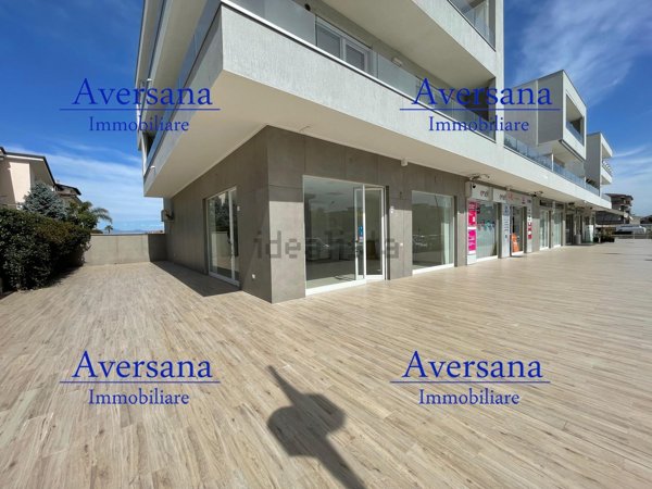 locale commerciale in affitto a Trentola Ducenta