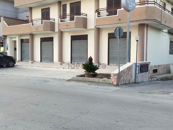 locale commerciale in affitto a Trentola Ducenta