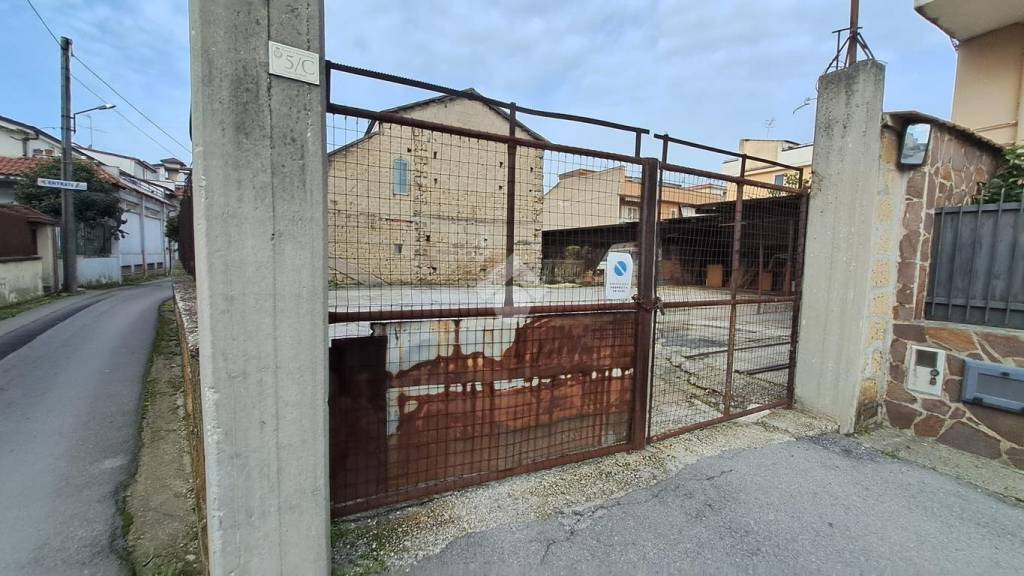 locale commerciale in affitto a Trentola Ducenta