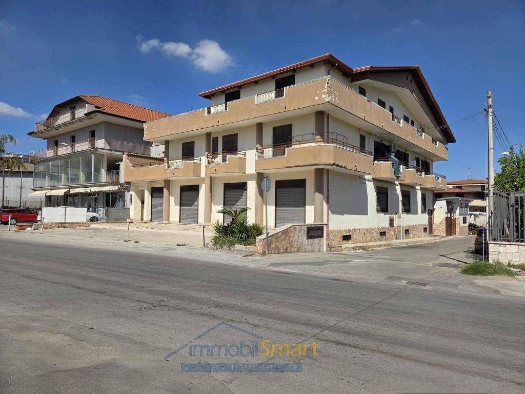 negozio in affitto a Trentola Ducenta