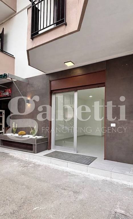 negozio in affitto a Trentola Ducenta