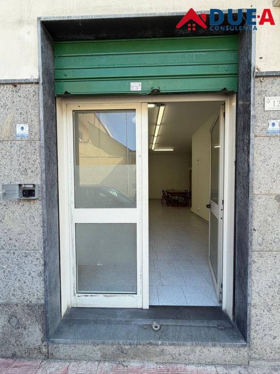 negozio in affitto a Trentola Ducenta