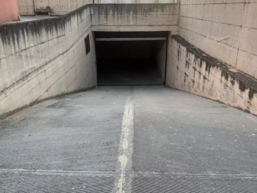 locale di sgombero in affitto a Trentola Ducenta