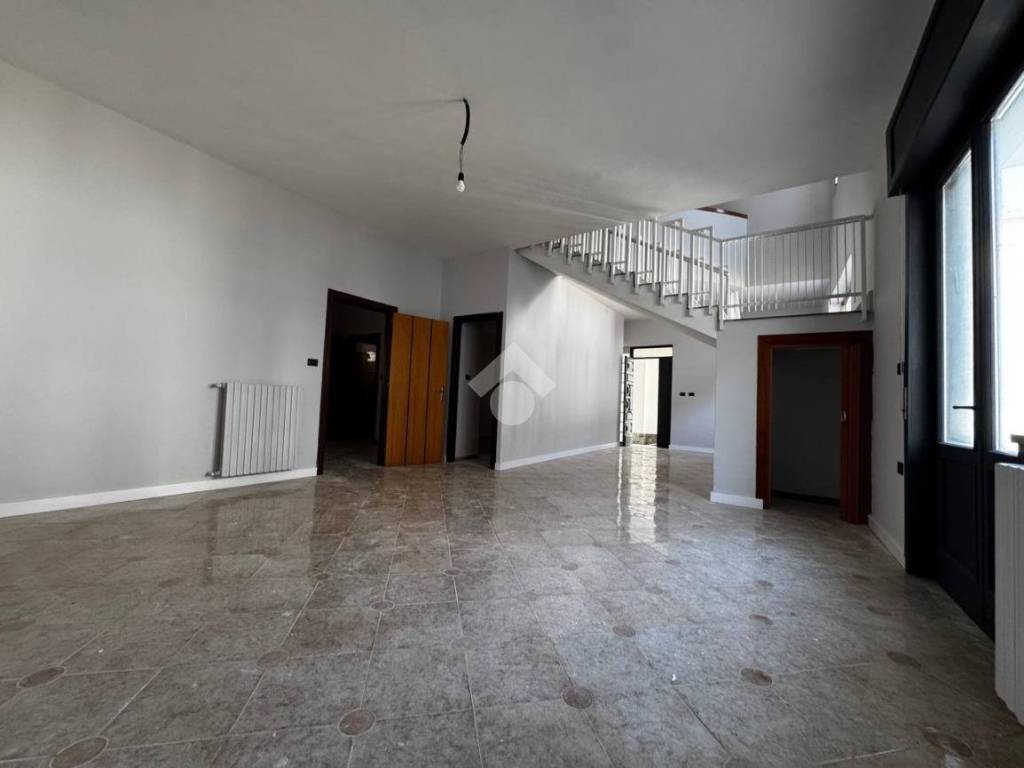 ufficio in affitto a Trentola Ducenta