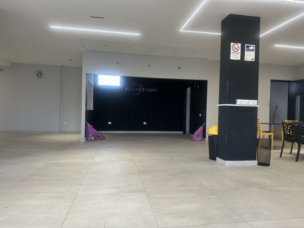 locale commerciale in affitto a Trentola Ducenta