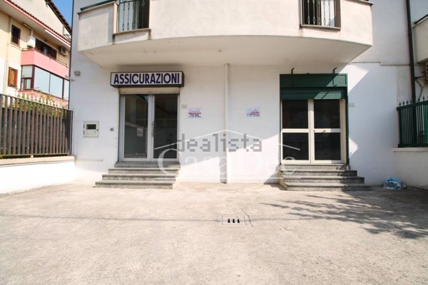 negozio in affitto a Trentola Ducenta