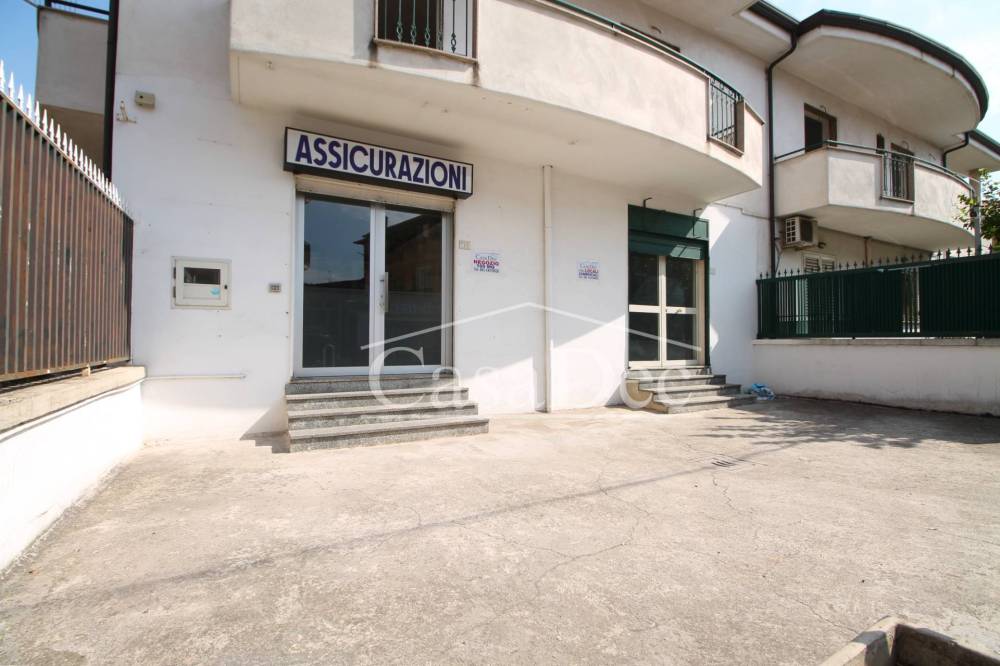 negozio in affitto a Trentola Ducenta