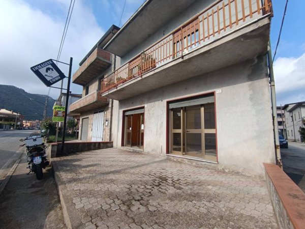 negozio in affitto a Vairano Patenora