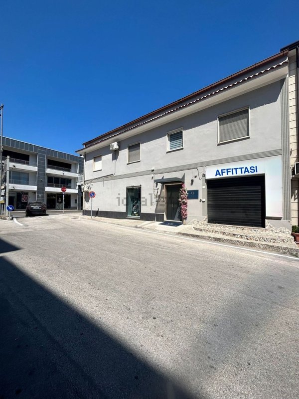 ufficio in affitto a Vairano Patenora in zona Vairano Scalo