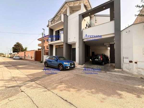 casa indipendente in affitto a Villa di Briano