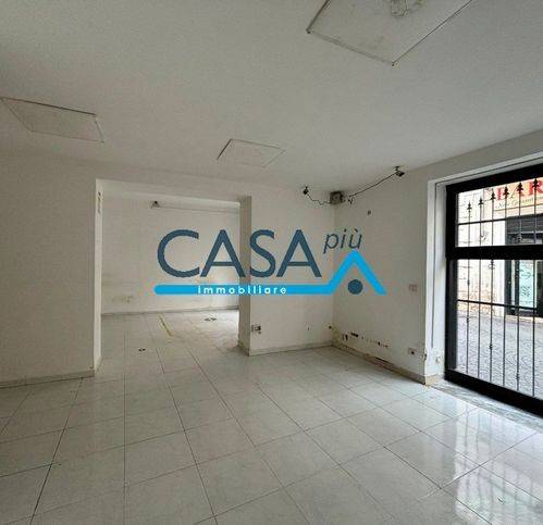 negozio in affitto a Vitulazio