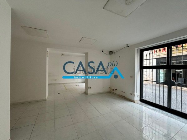 locale commerciale in affitto a Vitulazio