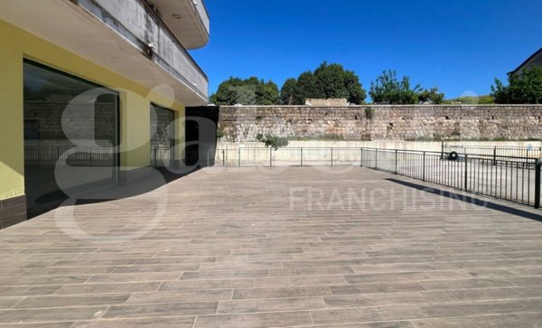 negozio in affitto a Vitulazio