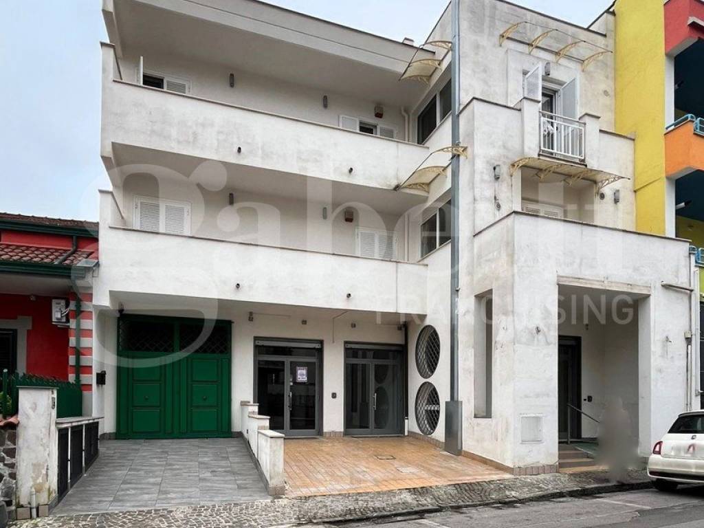 negozio in affitto a Vitulazio