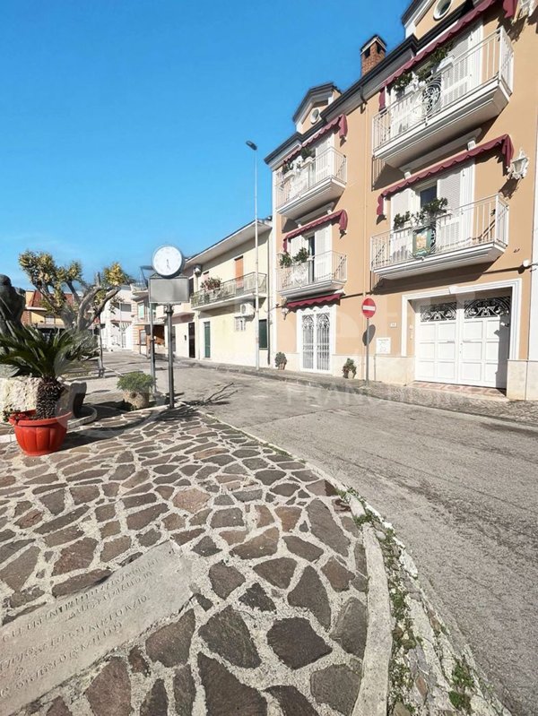 negozio in affitto a Vitulazio
