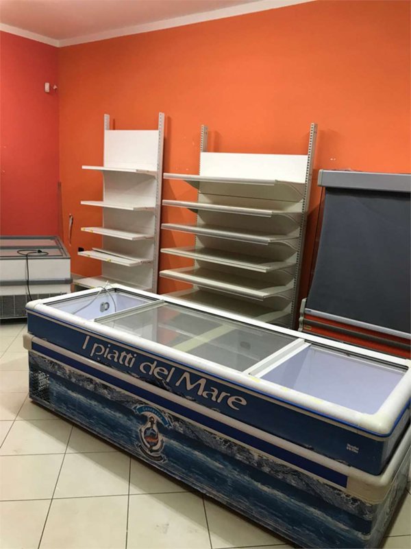 locale commerciale in affitto a Falciano del Massico