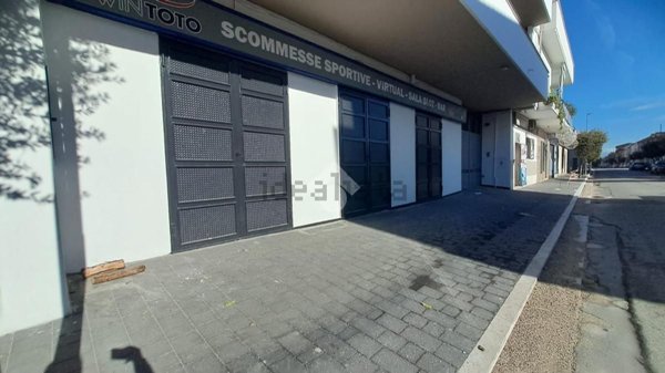 negozio in affitto a Casapesenna