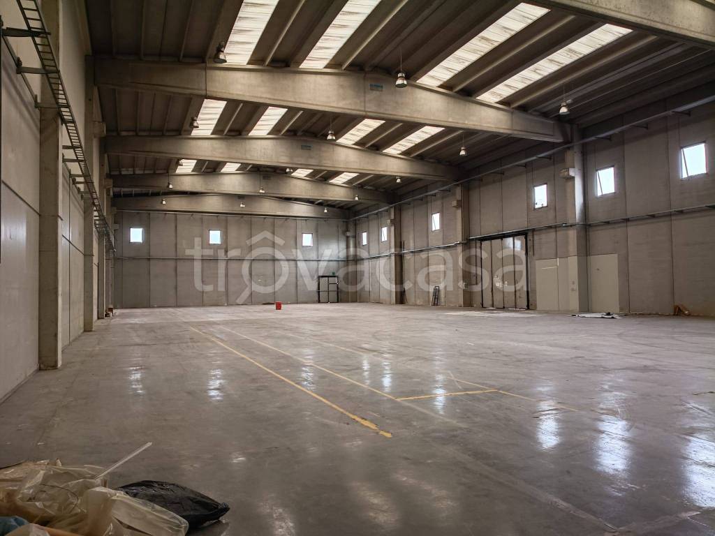 locale commerciale in affitto a San Marco Evangelista