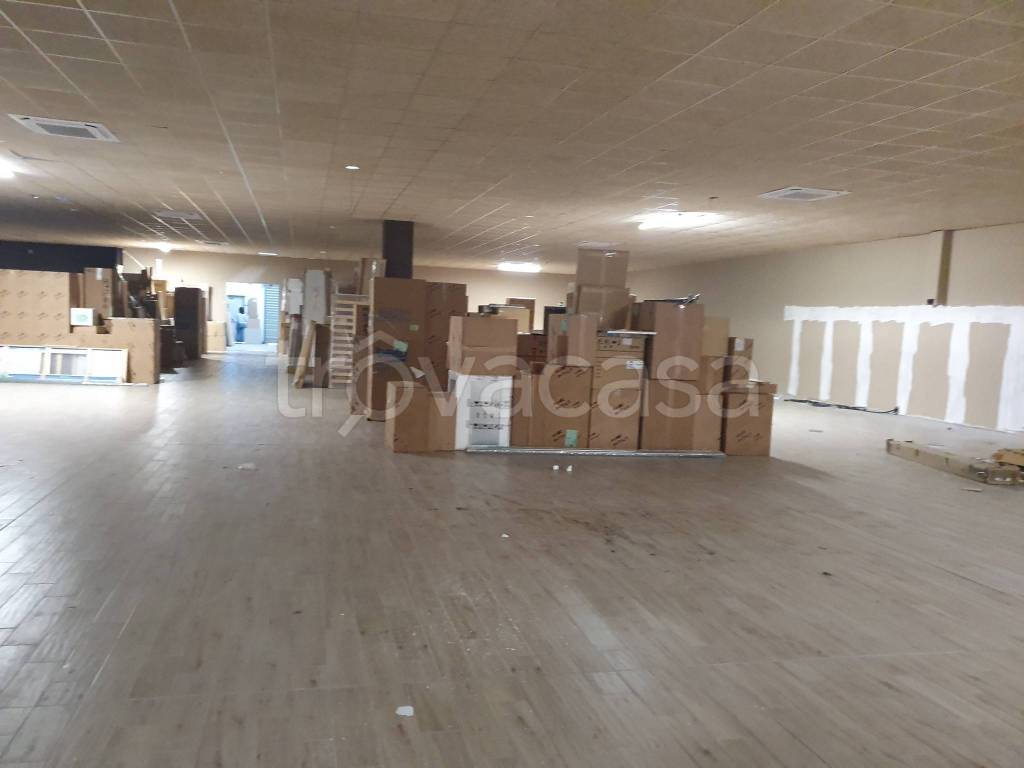 negozio in affitto a San Marco Evangelista