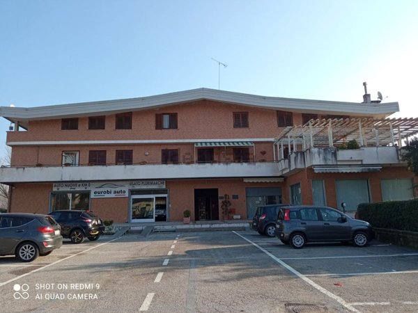 locale commerciale in affitto ad Apollosa