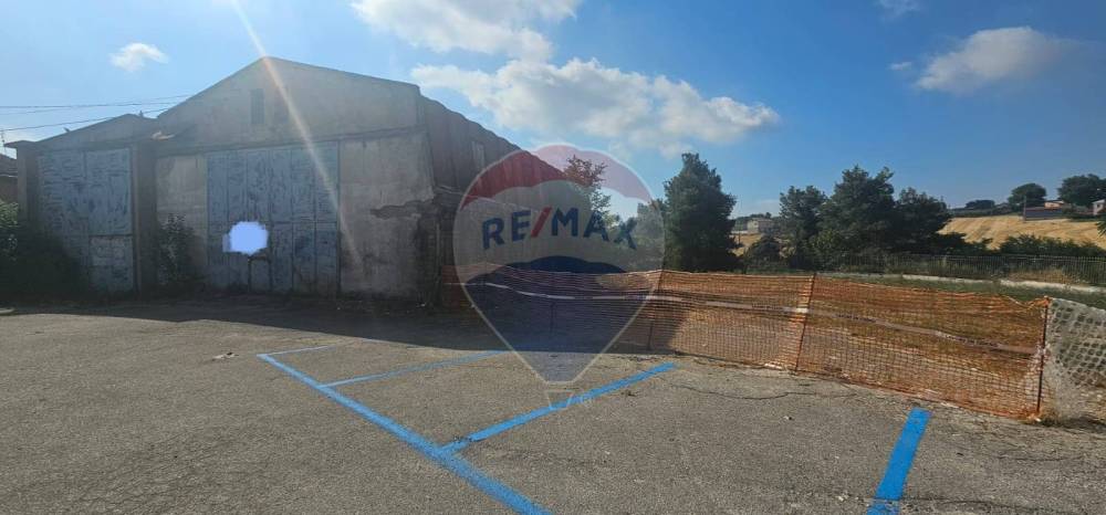 locale commerciale in affitto a Baselice