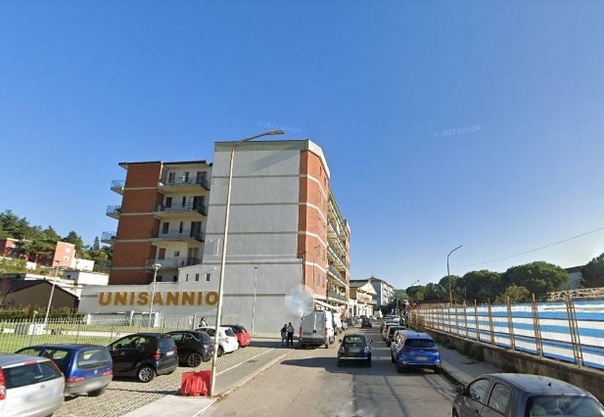 negozio in affitto a Benevento in zona Libertà