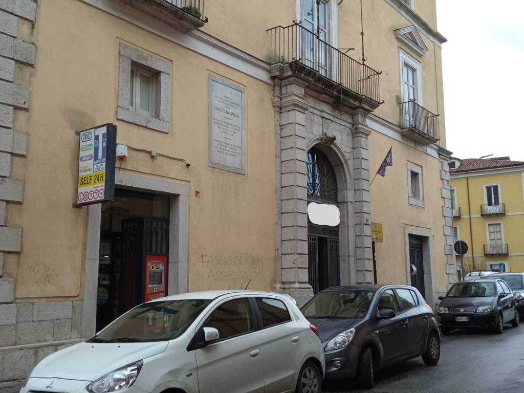 locale commerciale in affitto a Benevento in zona Centro Storico