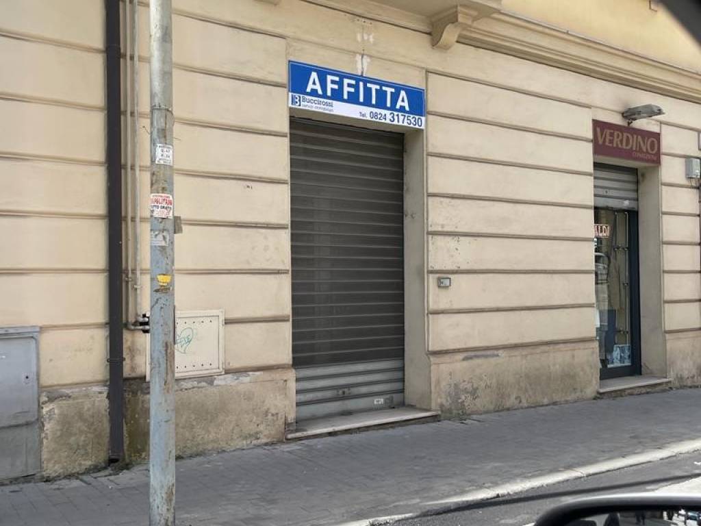 negozio in affitto a Benevento in zona Libertà