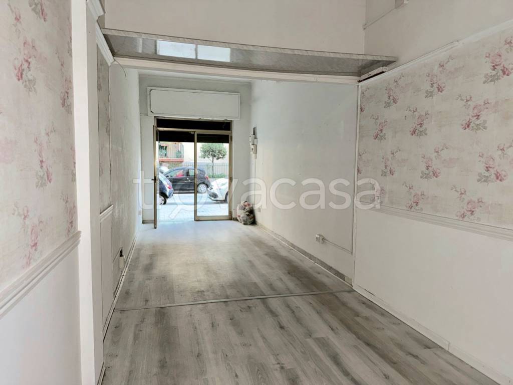 negozio in affitto a Benevento in zona Mellusi / Atlantici