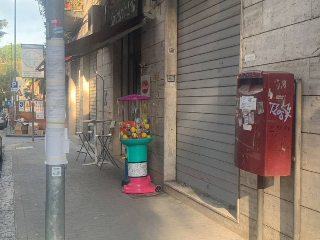 negozio in affitto a Benevento in zona Mellusi / Atlantici