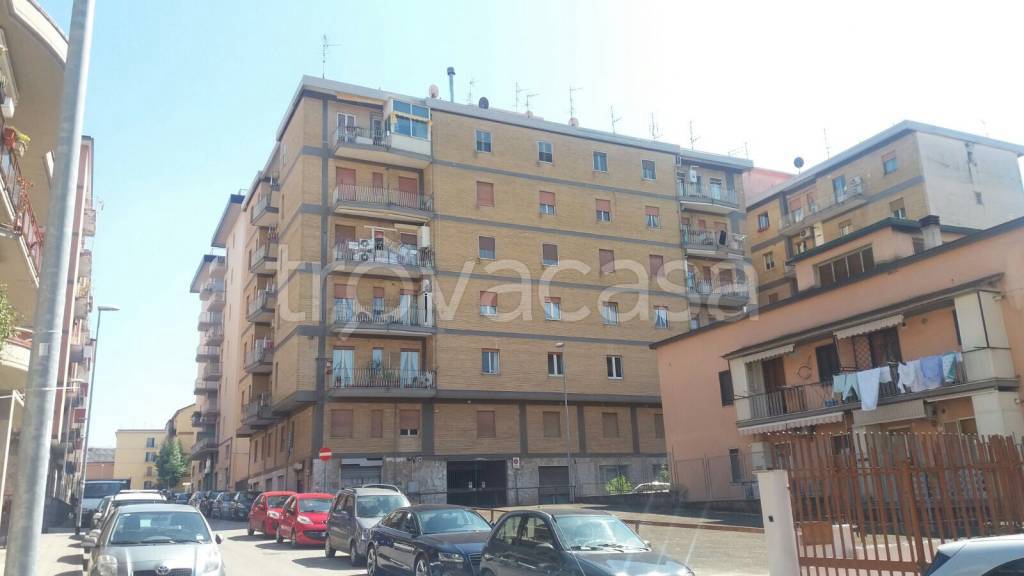 negozio in affitto a Benevento in zona Mellusi / Atlantici