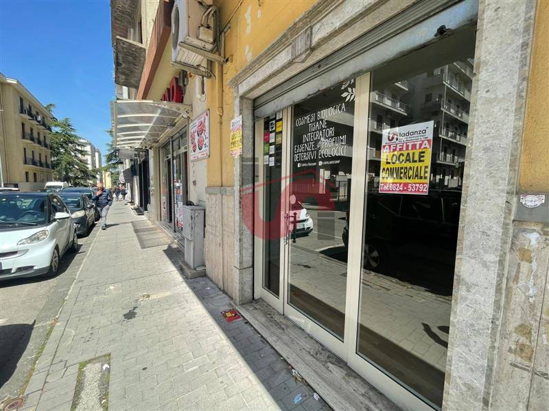 locale commerciale in affitto a Benevento in zona Mellusi / Atlantici