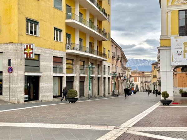 negozio in affitto a Benevento in zona Centro Storico