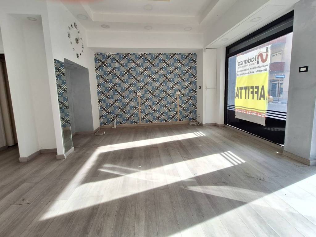 negozio in affitto a Benevento in zona Mellusi / Atlantici