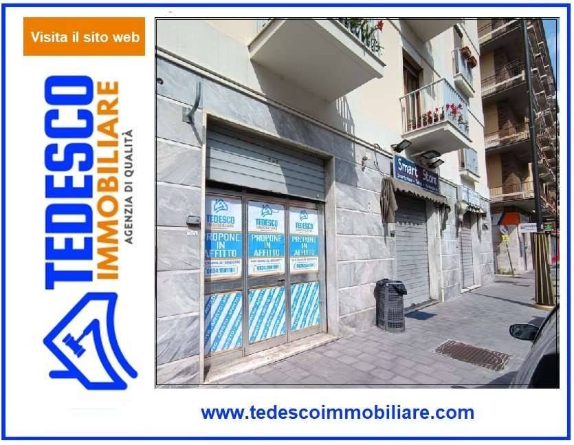 negozio in affitto a Benevento in zona Centro Storico